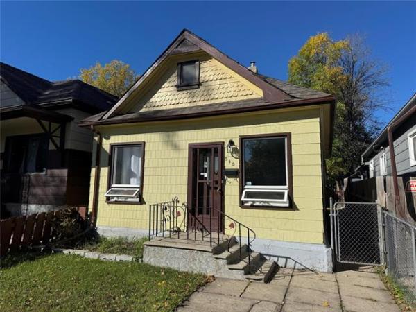 Home Photo - 530 Simcoe Street