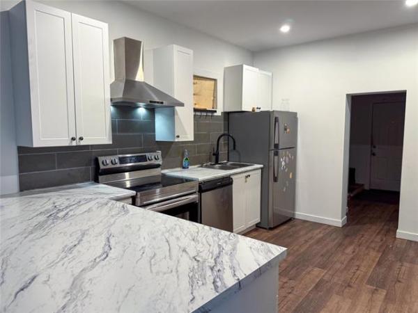 Home Photo - 564 Beverley Street