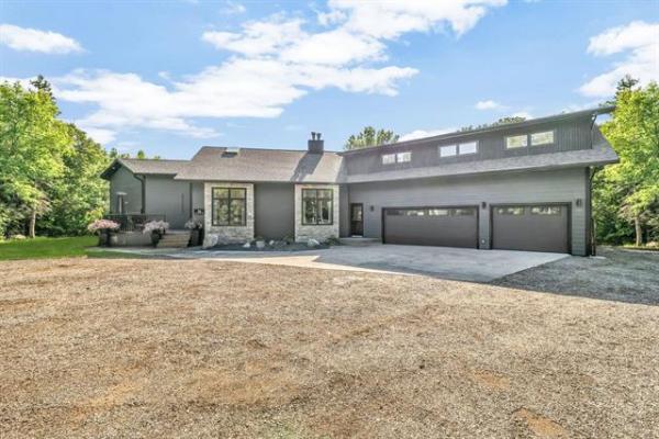 Home Photo - 14 KINGSWOOD Crescent