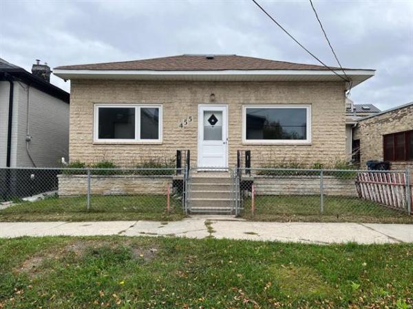 Home Photo - 455 Bannatyne Avenue