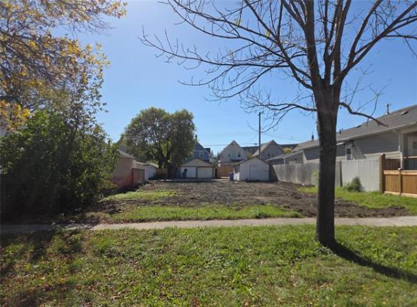 Home Photo - 438 William Newton Avenue