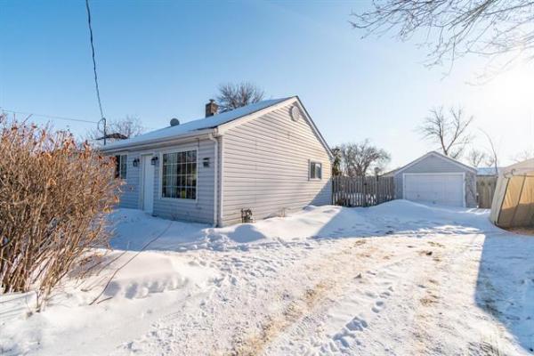 Home Photo - 424 Dufferin Avenue