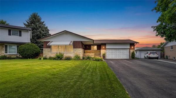 Home Photo - 43 Roselawn Bay