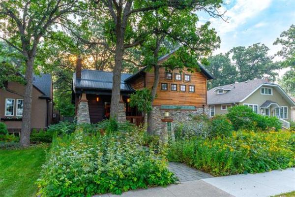 Home Photo - 1493 Wellington Crescent