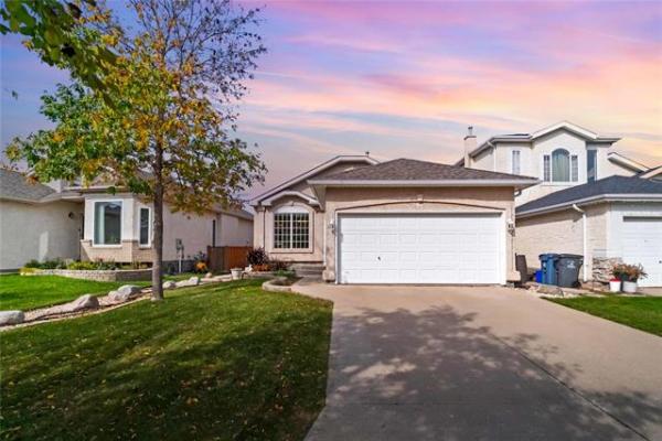 Home Photo - 93 Vineland Crescent