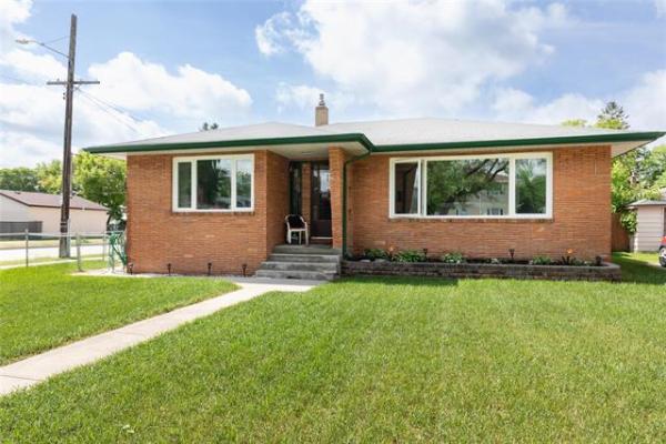 Home Photo - 470 Enniskillen Avenue