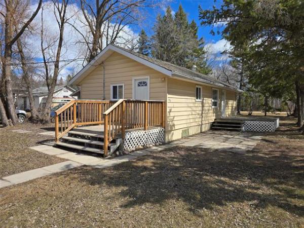 Home Photo - 222 6TH Street