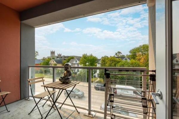 Home Photo - 305-155 Sherbrook Street