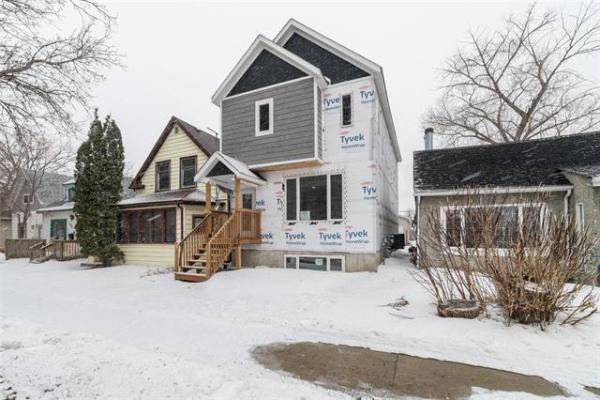 Home Photo - 298 Queen Street