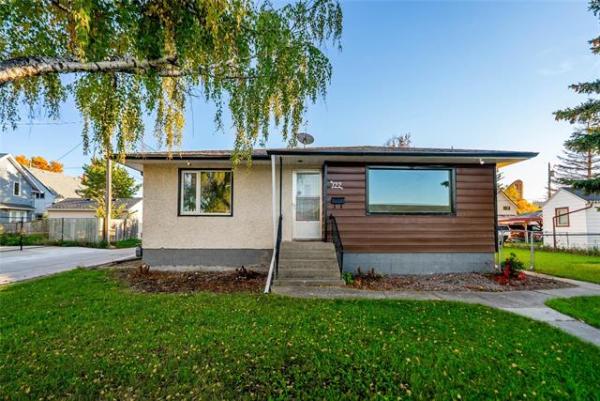 Home Photo - 122 Ravelston Avenue