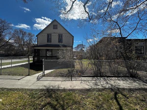 Home Photo - 134 Lansdowne Avenue