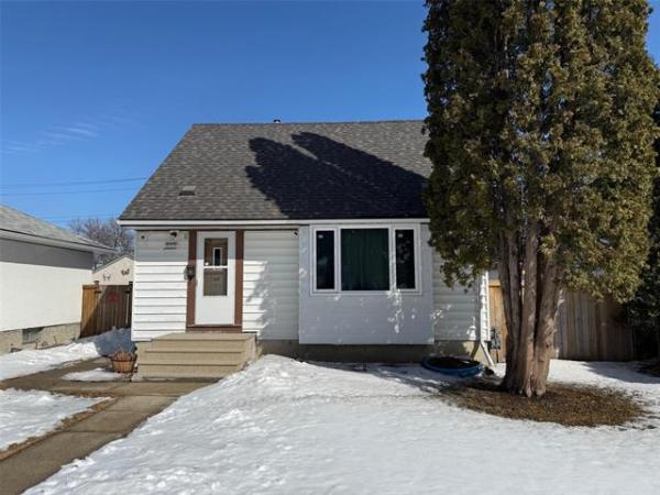 Home Photo - 823 Manhattan Avenue