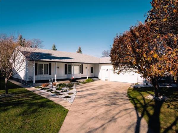 Home Photo - 47 Longfellow Bay