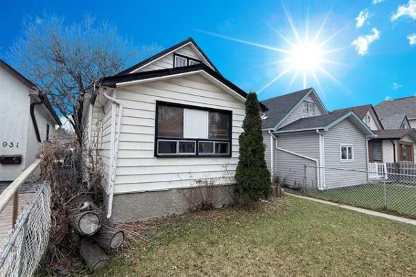 Home Photo - 929 Manitoba Avenue