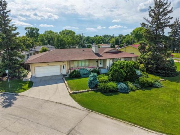 Home Photo - 132 Larchdale Crescent
