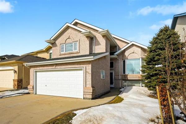 Home Photo - 924 Scurfield Boulevard