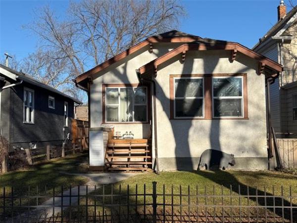 Home Photo - 107 Lansdowne Avenue