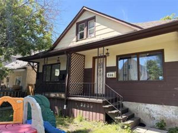 Home Photo - 526 Simcoe Street