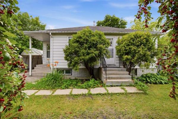 Home Photo - 420 Dufferin Avenue