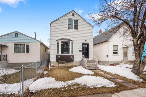 Home Photo - 1357 Winnipeg Avenue