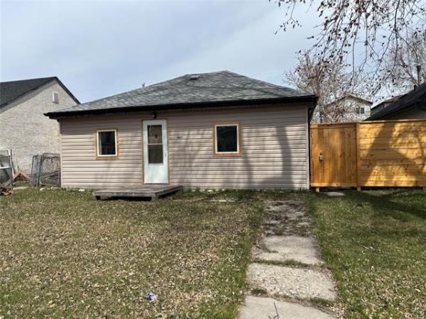 Home Photo - 1897 Bannatyne Avenue