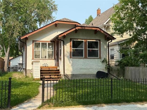 Home Photo - 107 Lansdowne Avenue