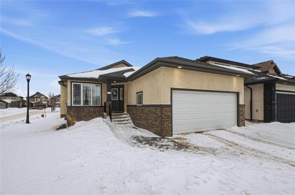 Home Photo - 35 Coneflower Crescent