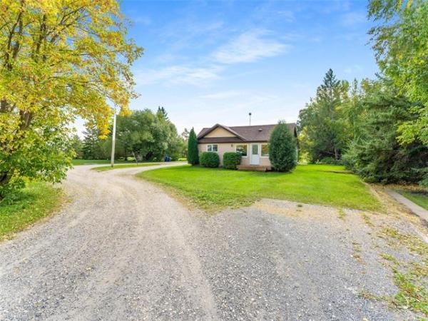 Home Photo - 25020 PTH 44 Highway