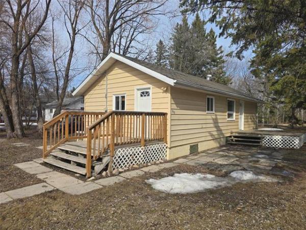 Home Photo - 222 6TH Street