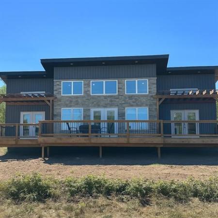 Home Photo - 48 LAKESPEAK Crescent