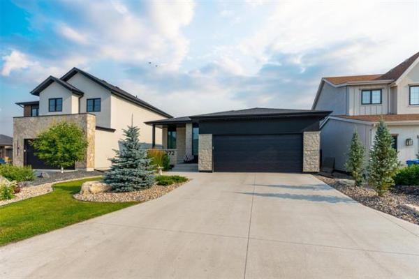 Home Photo - 272 YELLOW MOON Crescent