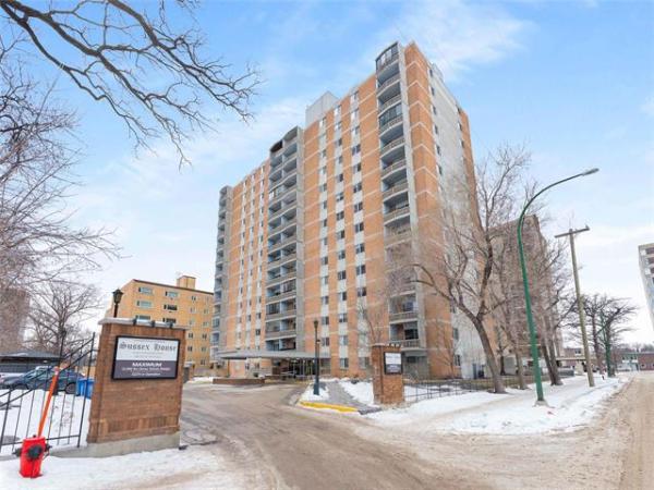 Home Photo - 1205-230 Roslyn Road