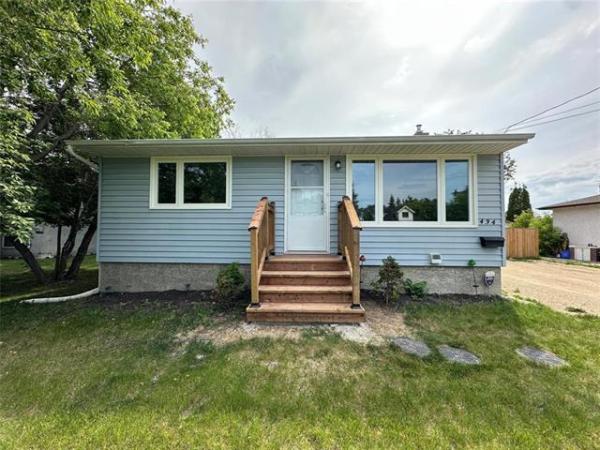 Home Photo - 434 Dufferin Avenue