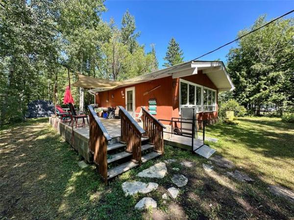 Home Photo - 40 Wabanong Boulevard