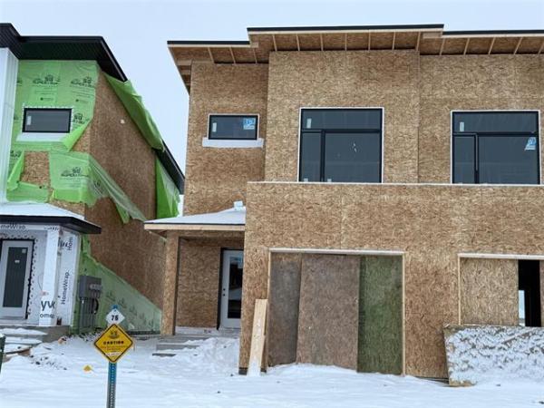 Home Photo - 76 Kootenay Way