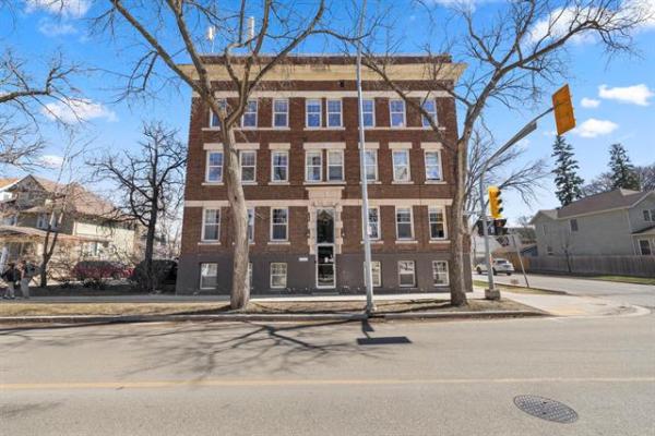 Home Photo - 2-980 Grosvenor Avenue
