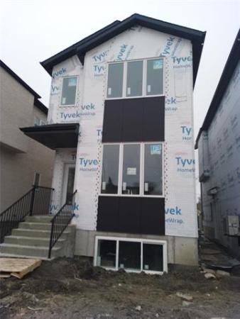 Home Photo - 1/2-643 Moncton Avenue