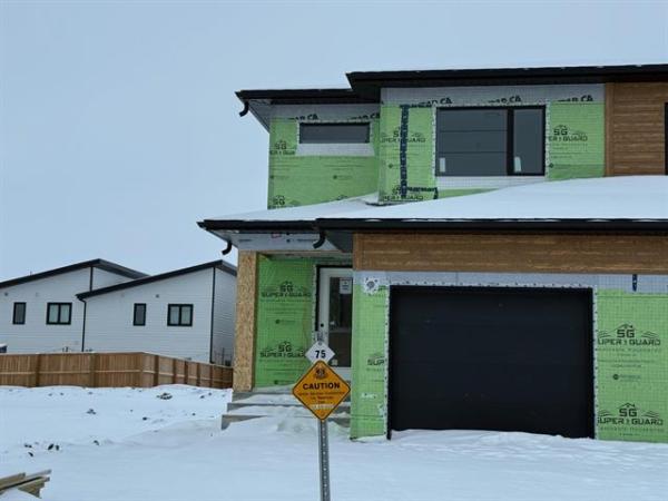 Home Photo - 75 Kootenay Way