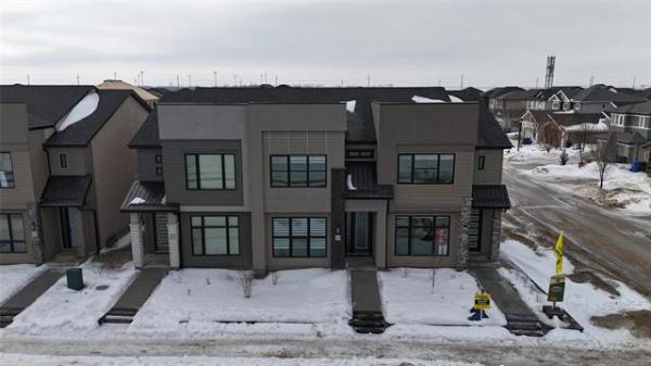 Home Photo - 534 Couture Crescent