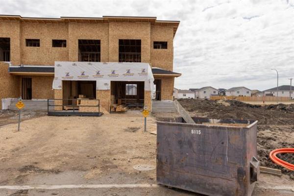 Home Photo - 90 Kootenay Way