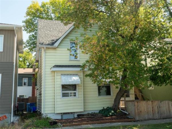 Home Photo - 609 Minto Street