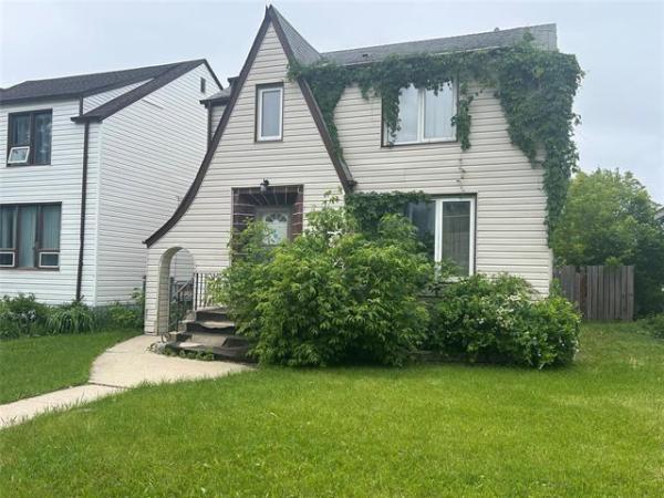 Home Photo - 622 Minto Street
