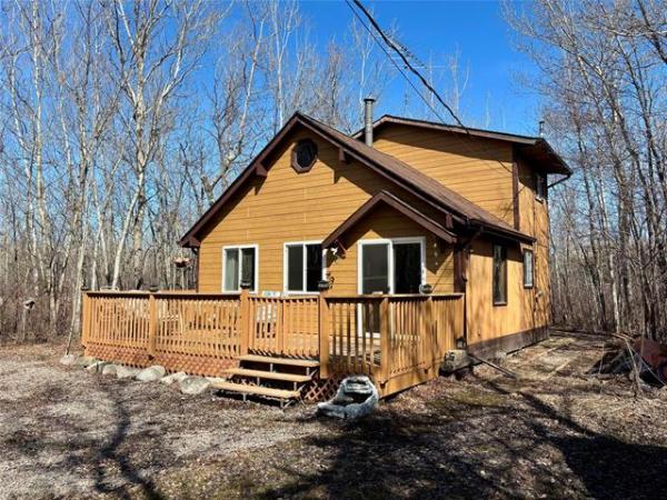 Home Photo - 2 BAYVIEW Crescent