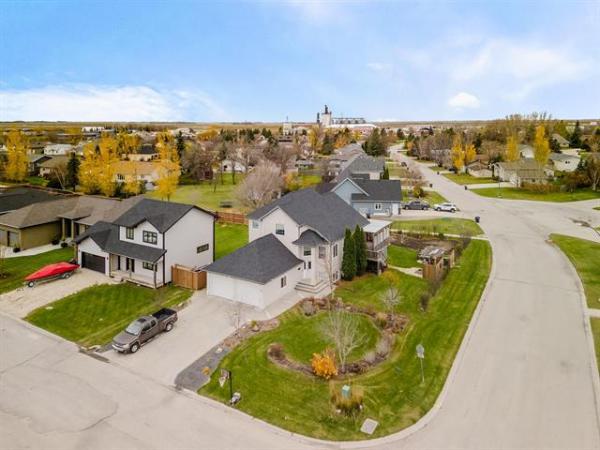 Home Photo - 10 VETERANS Way