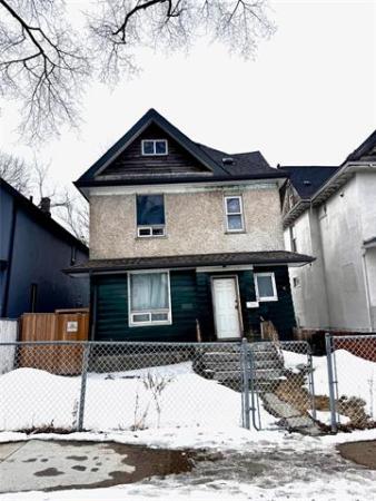 Home Photo - 704 Sherbrook Street