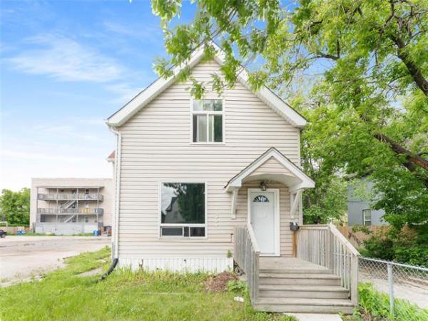 Home Photo - 700 Sherbrook Street