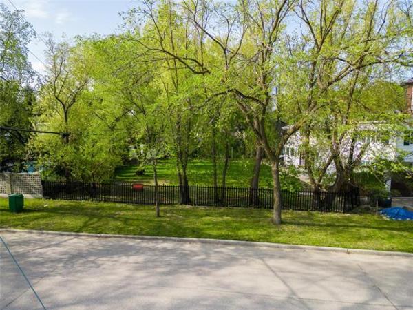 Home Photo - 100 Mountbatten Avenue