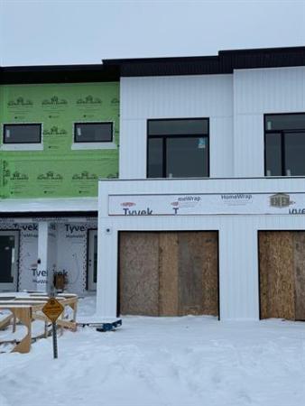 Home Photo - 72 Kootenay Way