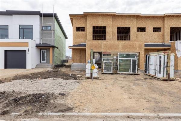 Home Photo - 84 Kootenay Way