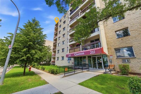 Home Photo - 701-261 Queen Street